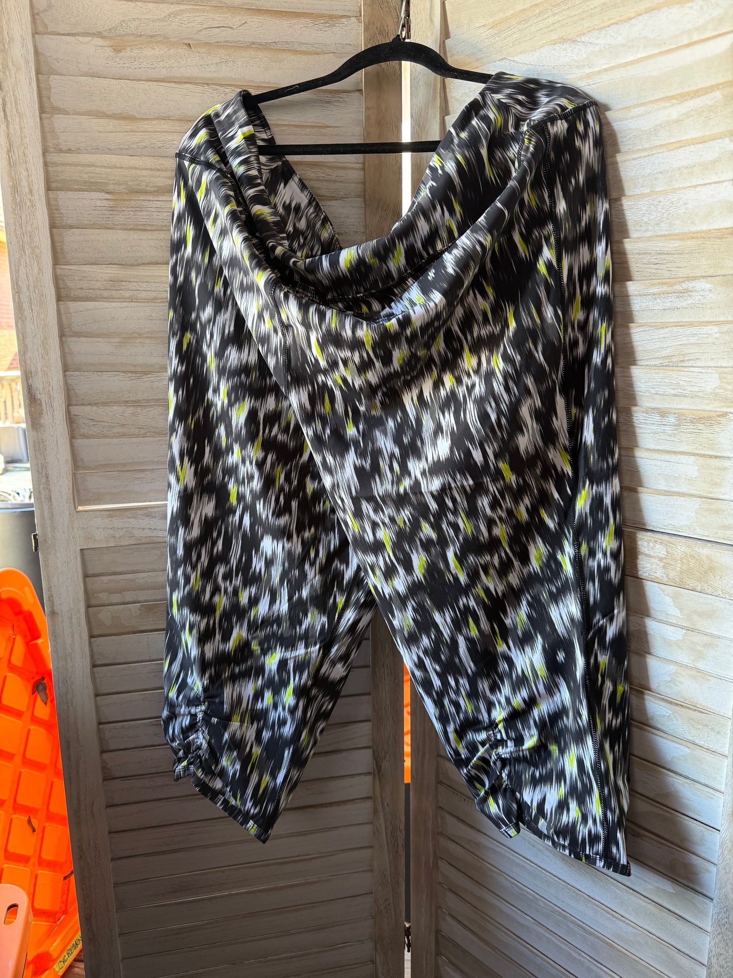 Torrid Active Capri Leggings