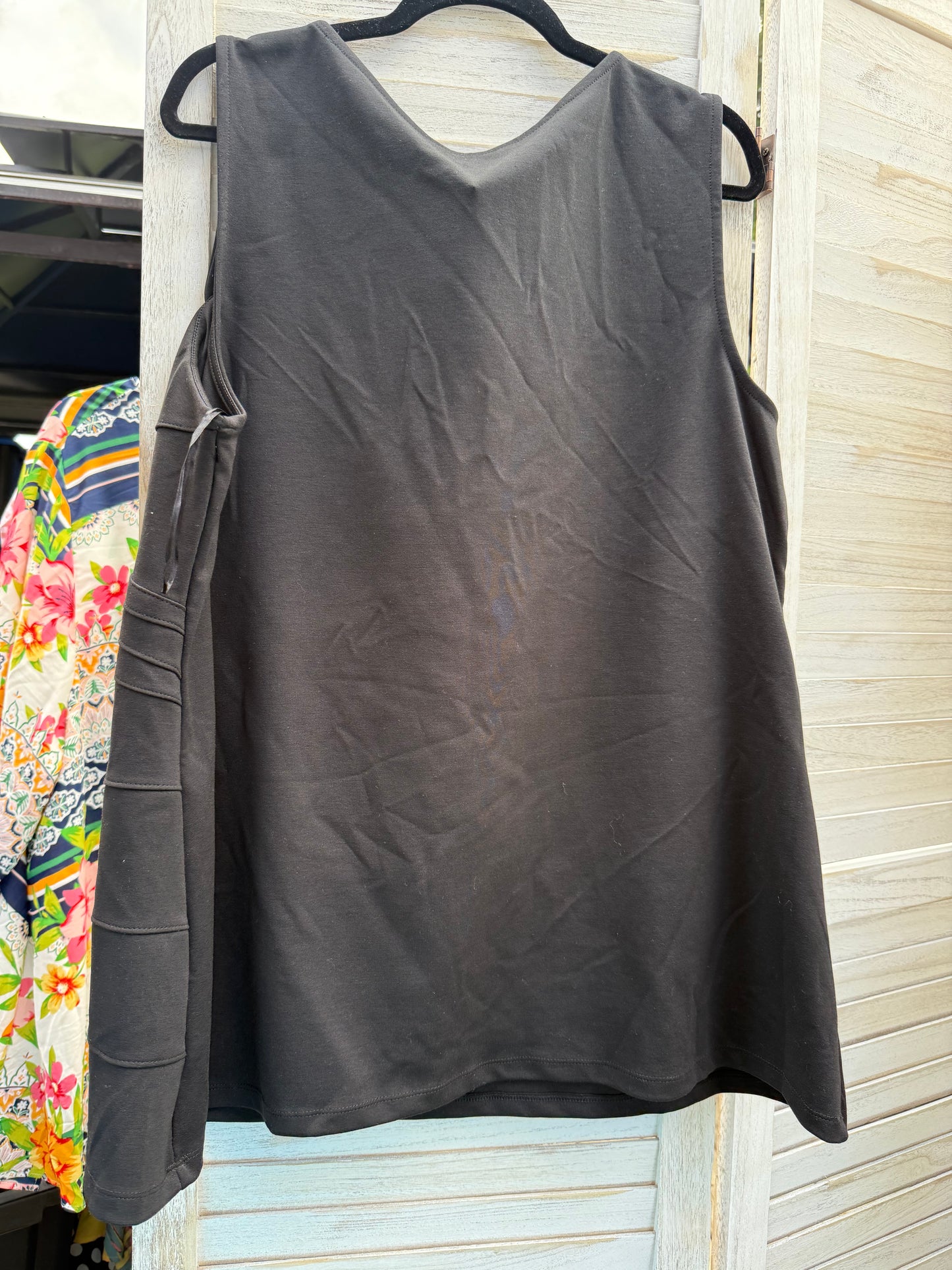 Additionelle Black Sleeveless Top