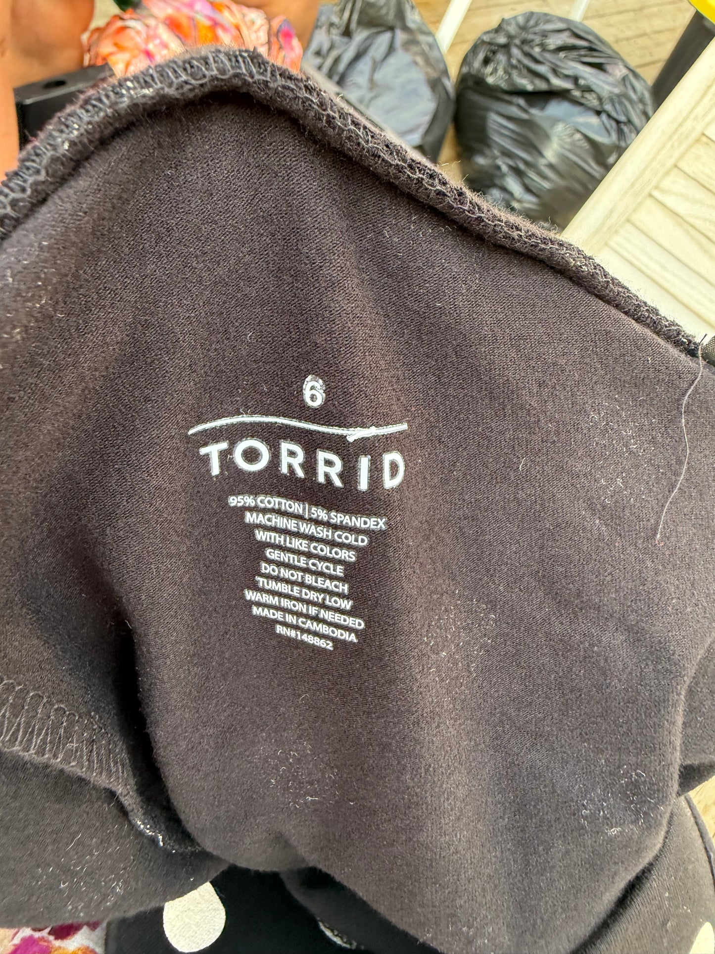 Torrid Polka Dot Cropped Leggings